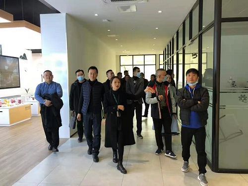 蜜桃精品成人影片游学成长