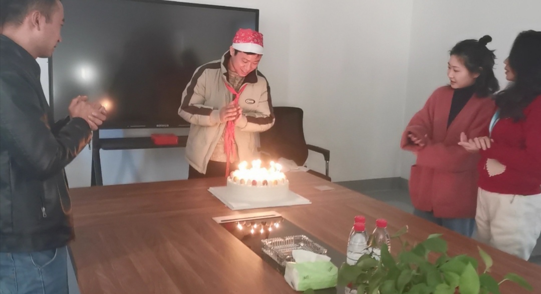 昆山蜜桃精品成人影片生日会与感恩节相遇