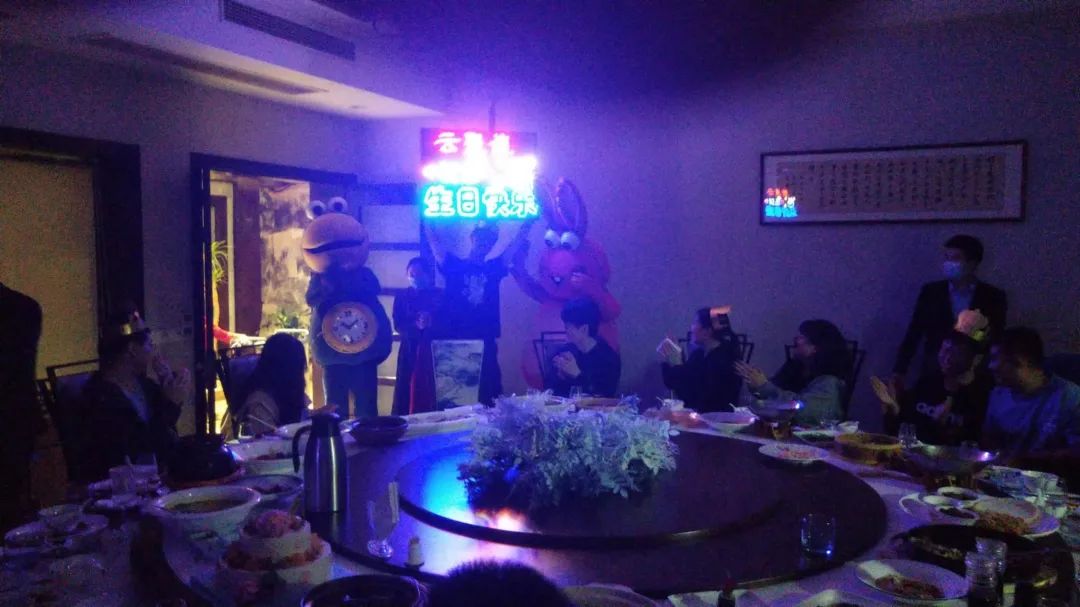蜜桃精品成人影片生日会