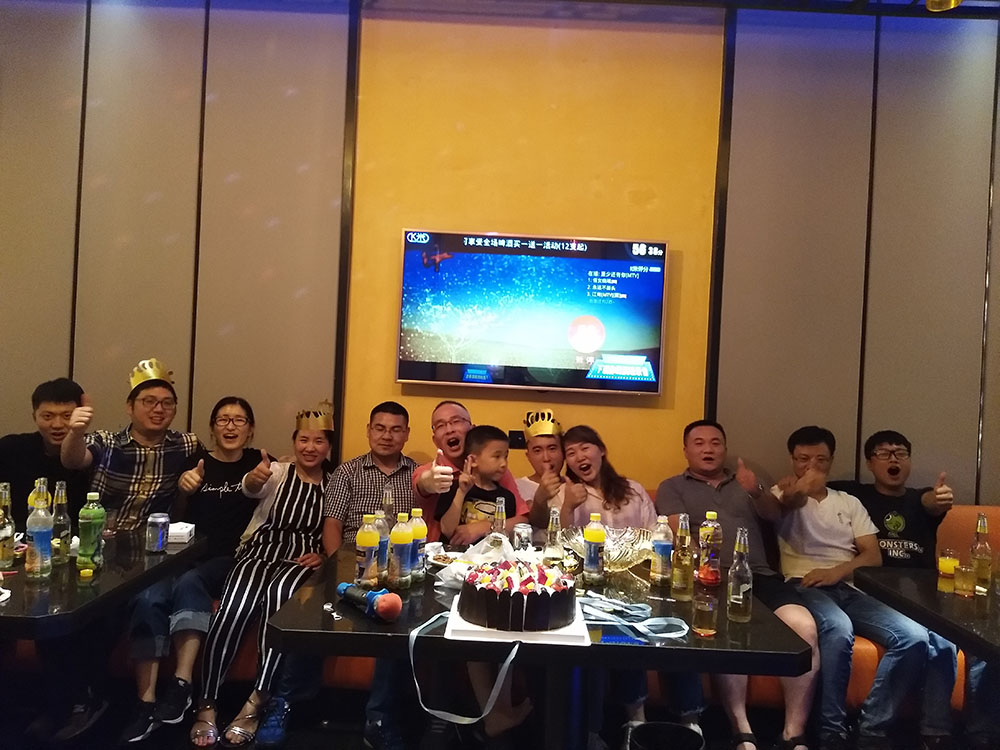 蜜桃精品成人影片员工生日活动